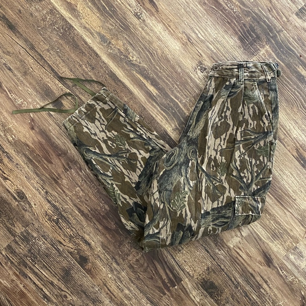 Vintage 1990s Faded Camouflage Mossy Oak Cargo Pants 
Ladies Size Large
